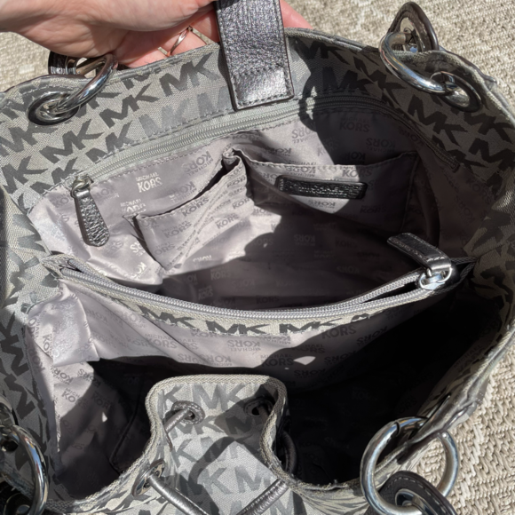 Michael Kors MK gray Drawstring Shoulder bag - Picture 6 of 10